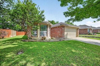 Building Photo - 3304 Glenmore Dr