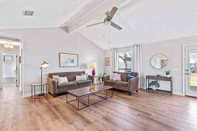 Foto del edificio - 606 Quail Run Rd