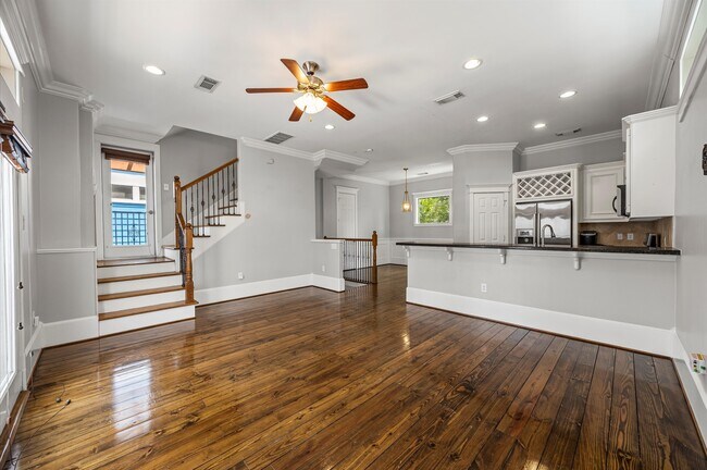 Building Photo - 1126 W 23rd St
