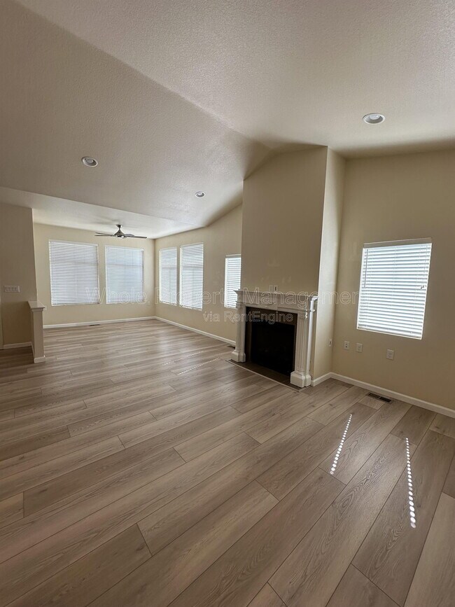 Building Photo - 12555 Monroe Dr