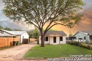 Foto principal - 1930 Lennon Ave