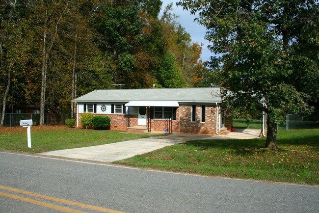 Building Photo - 6135 Paylor St