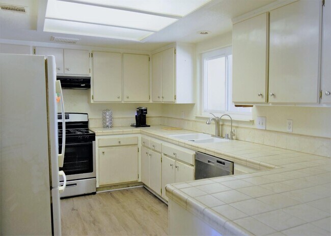 Foto del edificio - 4 bedrooms House for rent