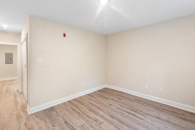 Unit 1 - 4233 Otter St