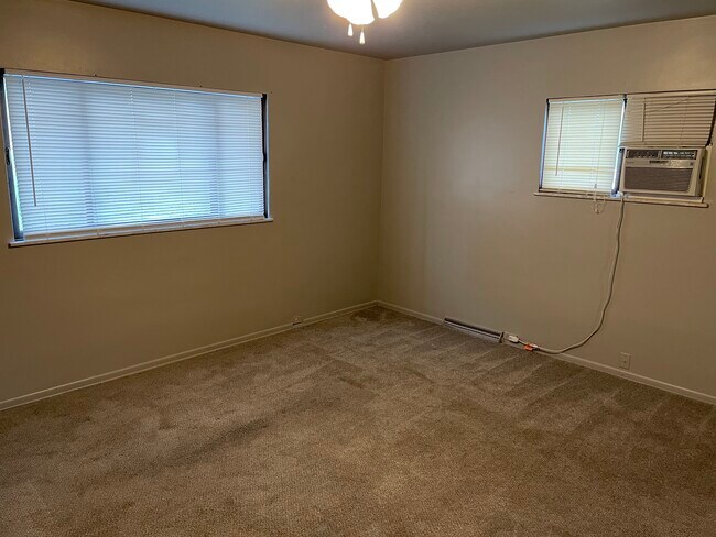 Living Room - 321 Greenside Ave