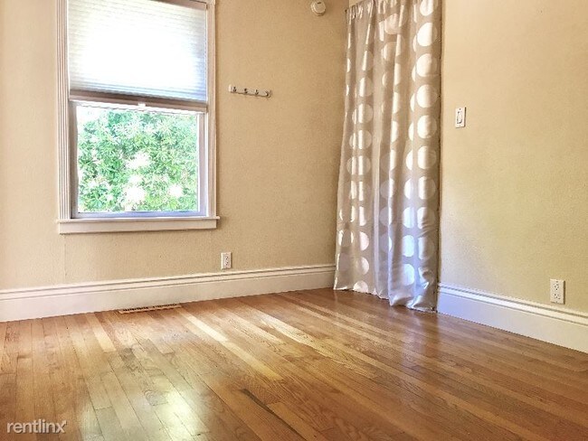 Foto del edificio - 118 University Ave