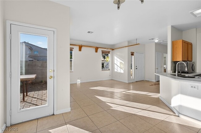 Foto del edificio - 7820 Strong Water Ct