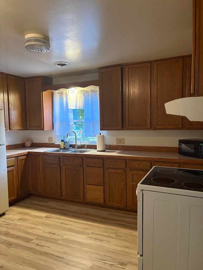 Building Photo - 3705 Burchfield Dr