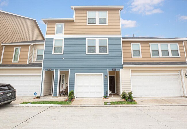 Building Photo - 3616 Vista Pointe Dr