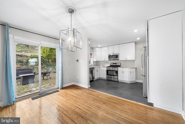 Building Photo - 630 Naylors Run Rd