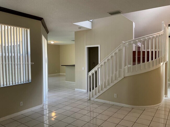 Foto del edificio - 684 Stanton Dr