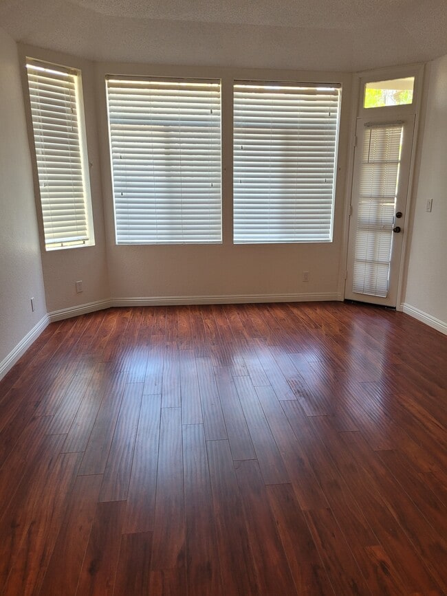 Building Photo - 2563 Plaza del Amo