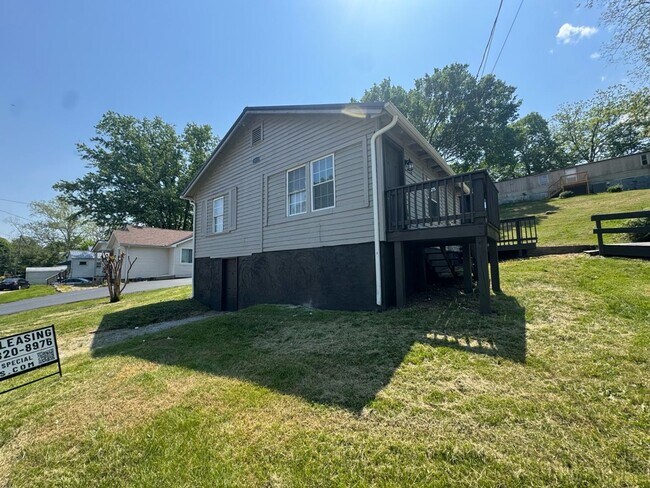 Foto del edificio - Updated 3BR Home on Half Acre in Kingsport, TN