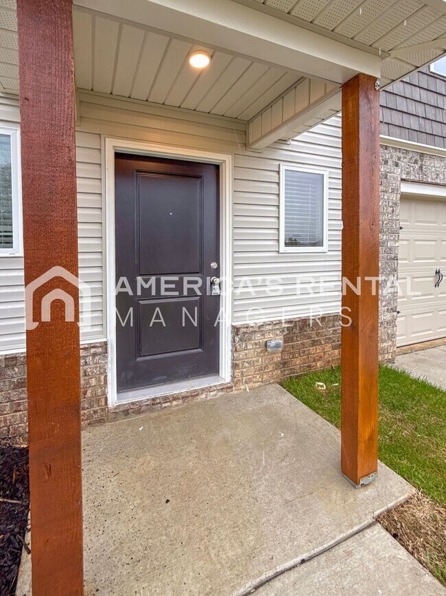 Building Photo - MOVE-IN SPECIAL!!! Escape to Lakeside Livi...