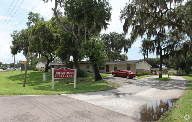 Building Photo - Oakwood Manor Apartments