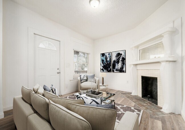 Building Photo - 409 E Markison Ave