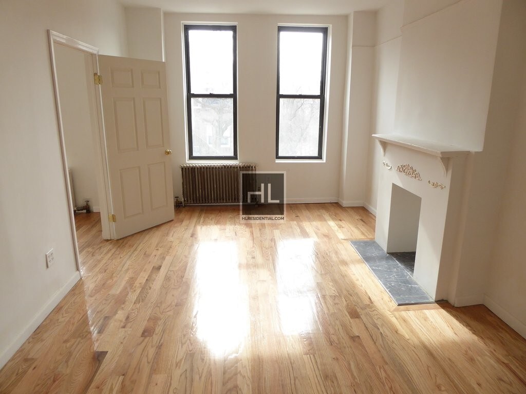 Primary Photo - 517 Chauncey St