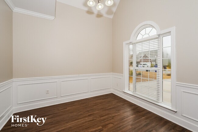 Foto del edificio - 8705 Highlands Dr