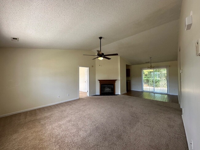 Building Photo - 125 Glenwood Dr
