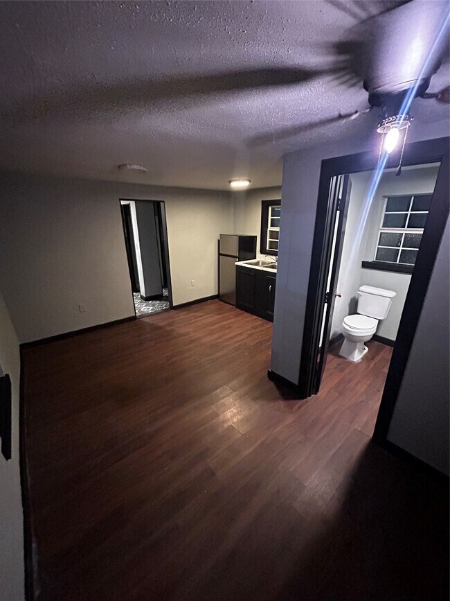 Foto del edificio - 8915 Irvington Blvd