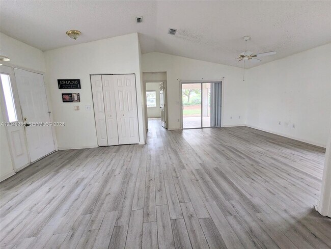 Foto del edificio - 532 SE 21st Dr