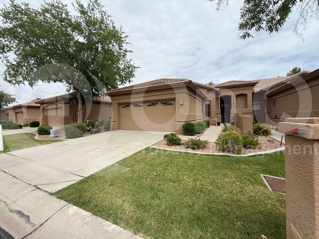 Building Photo - 9634 E Rocky Lake Dr