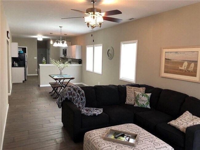 Foto del edificio - 1820 E Maryland St