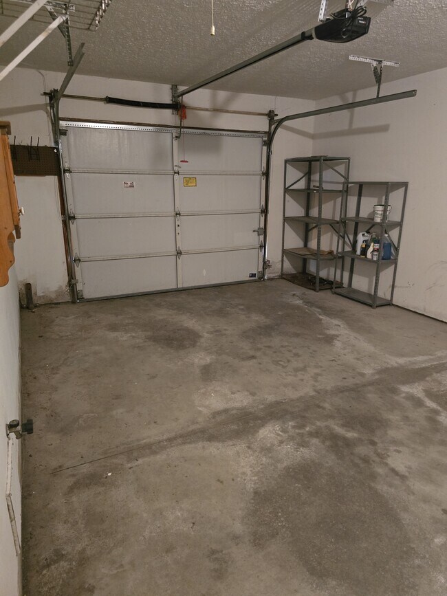 Foto del edificio - 533 E Main St