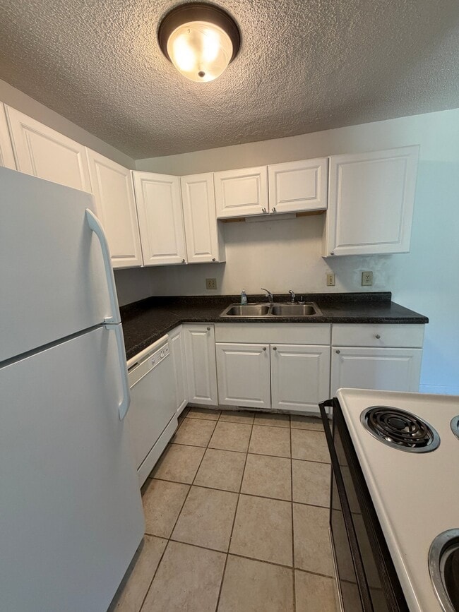 Building Photo - 2482 Cobble Hill Alcove