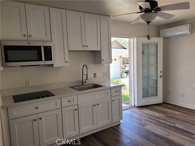 Foto del edificio - 16720 Skycrest Dr