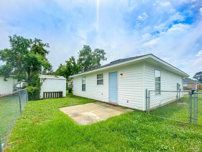 Building Photo - 504 Wood Crest Way