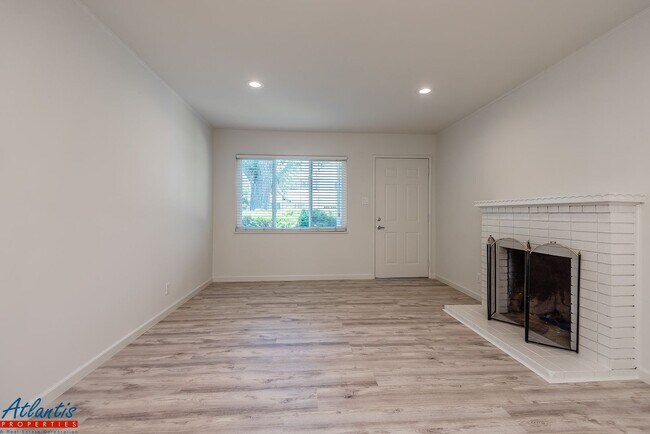 Foto del edificio - Stylish Home | Remodeled | Desirable Location