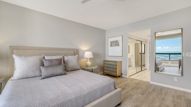 Building Photo - 2020 Harbourside Dr