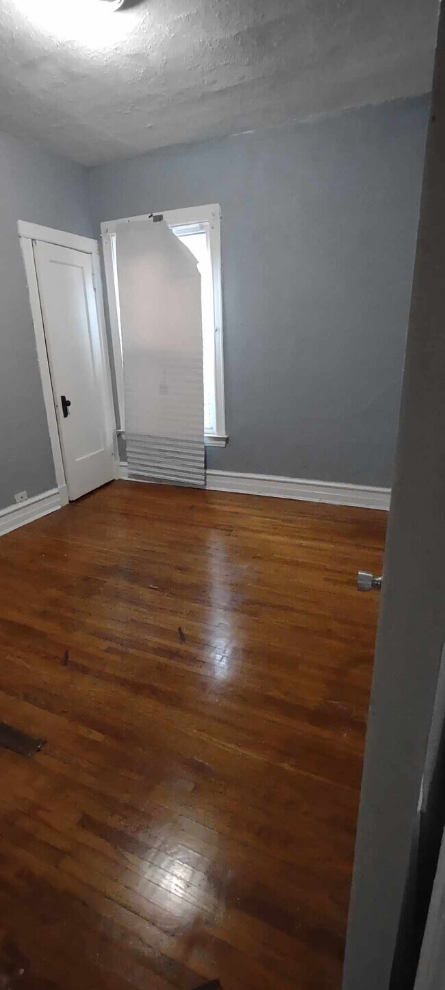 Building Photo - 4708 W Van Buren St