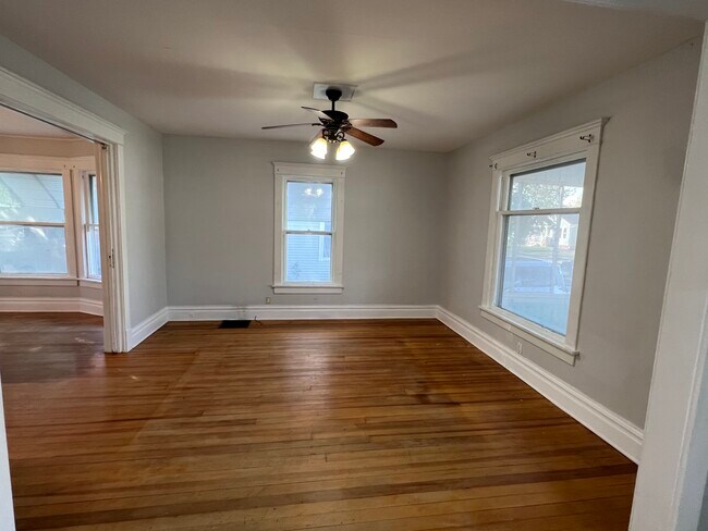 Building Photo - 429 S 10th St
