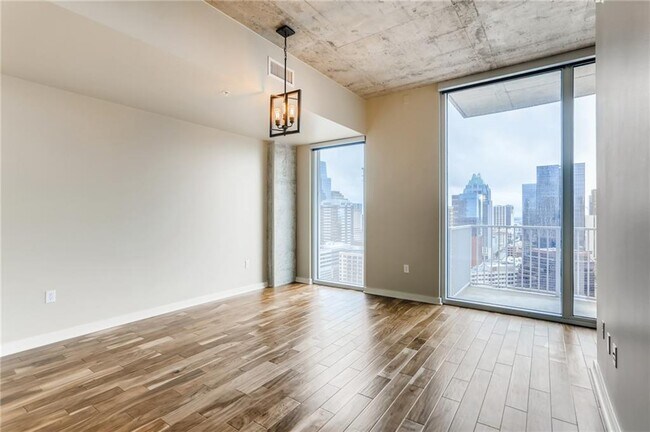 Building Photo - 360 Nueces St