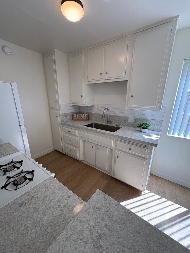 New Refrigerator/counters - Villa Placentia