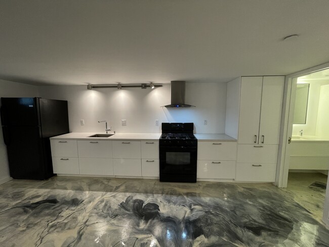 kitchen area - 206A Donohoe Street