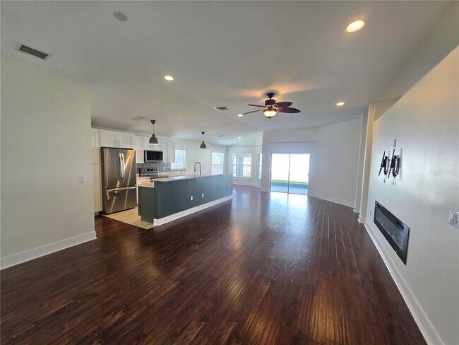 Foto del edificio - 730 Straw Lake Dr
