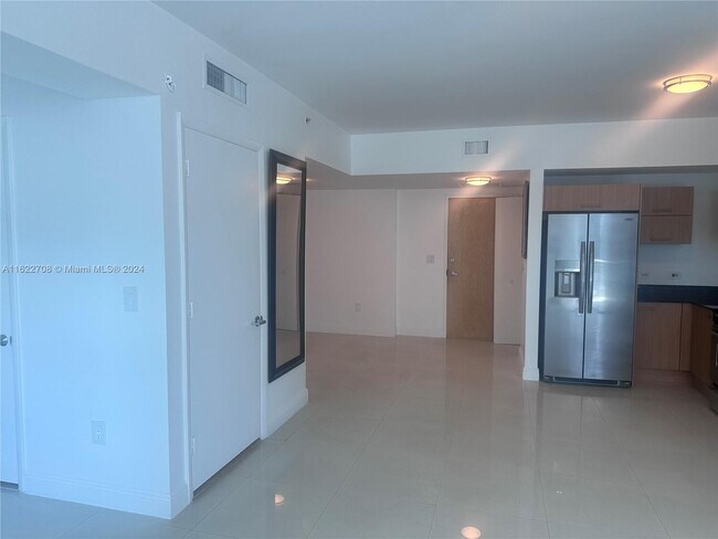 Foto del edificio - 350 S Miami Ave