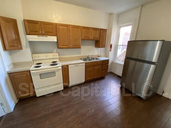 Building Photo - 304 W Cottage Pl