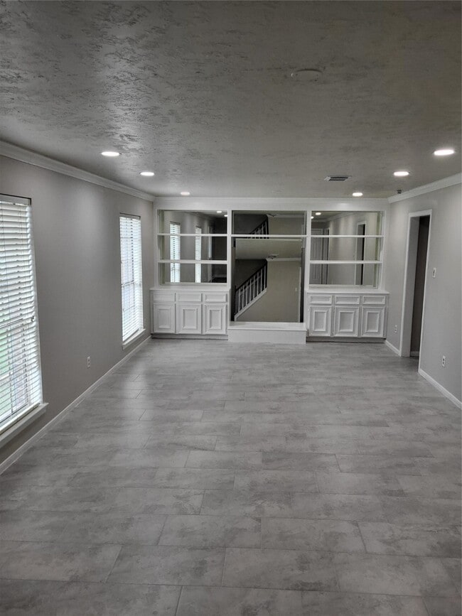 Building Photo - 8110 Green Devon Dr