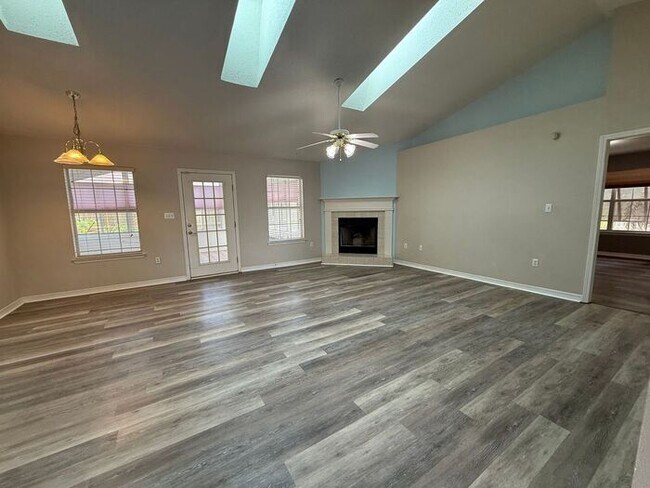 Building Photo - Gulf Breeze - Mandavilla - 3 bedroom, 2 bathroom