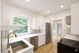 Building Photo - The Caroline