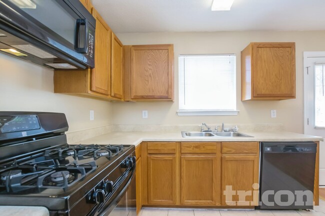 Building Photo - 3185 Lower Creek Dr