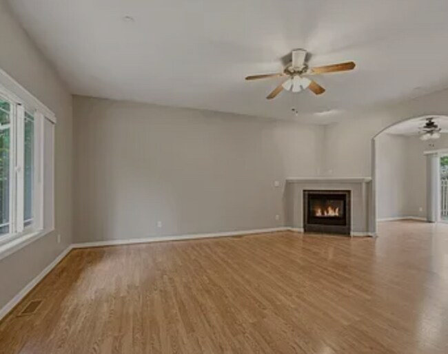 Foto del edificio - Camas 4 Bedroom Home with Central AC, Fireplace & Fenced Yard Near Downtown!