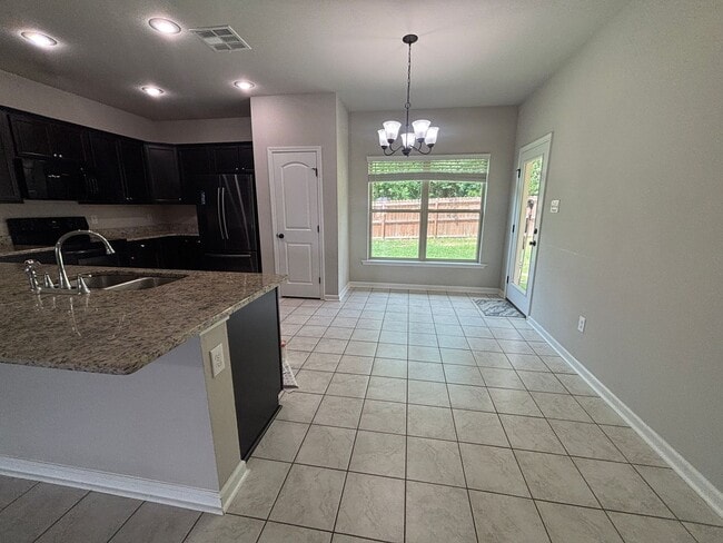 Foto del edificio - Great Starter Home in Gated Community