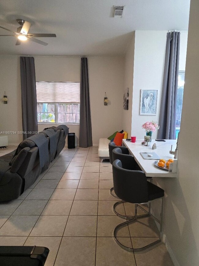 Foto del edificio - 15764 SW 101st St