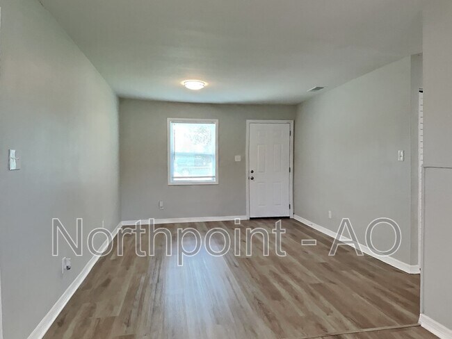 Building Photo - 7912 Allamanda Ave