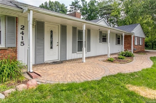 Building Photo - 2415 E Hammond Lake Dr